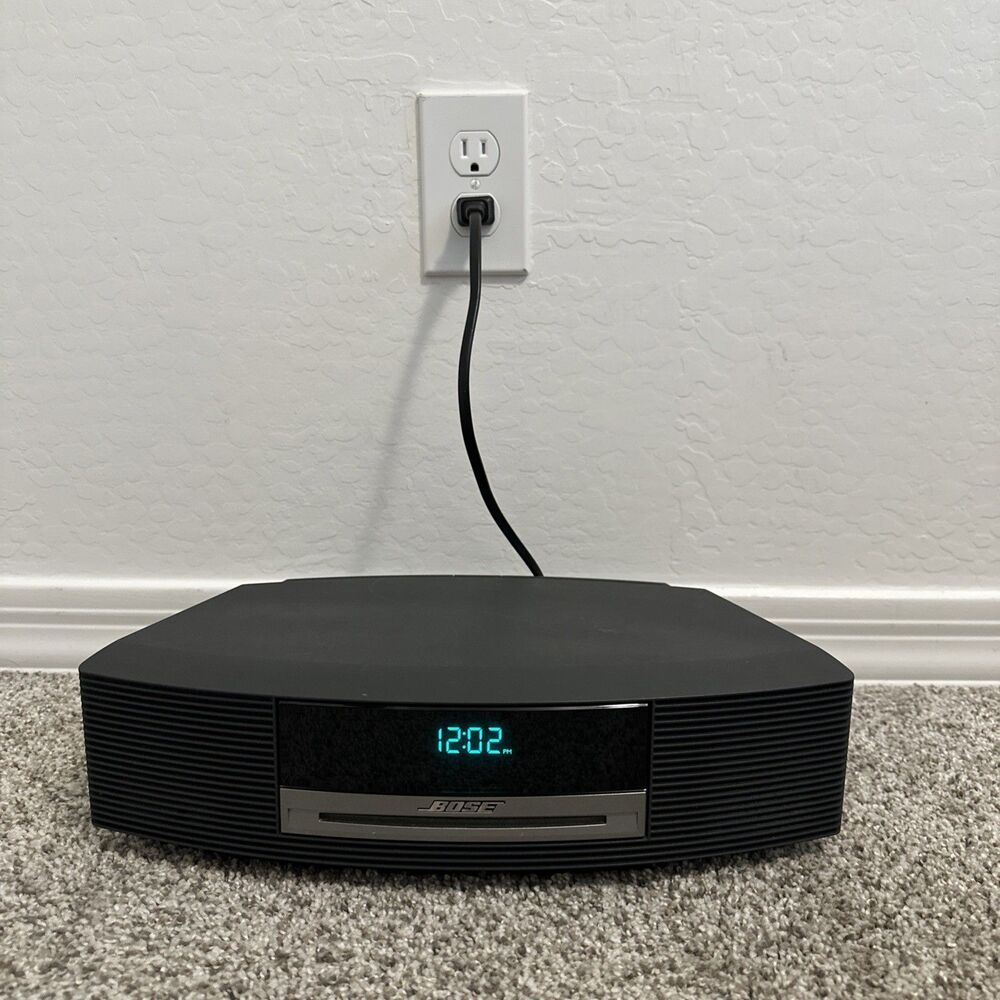 Bose wave music system FM/AM, CD, & AUX - AWRCC1
